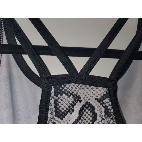 Athletic Works Snake Skin Patterned Romper Size L - Picture 4 of 5